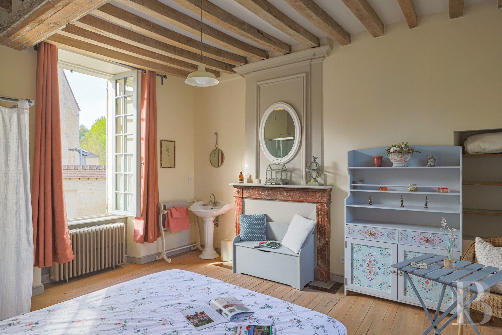 En Normandie, à Falaise, une maison des 17e et 18e siècles au cœur d’un quartier historique - photo  n°25